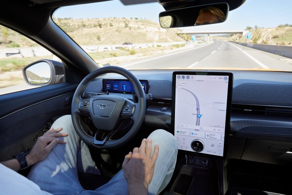 Con Ford BlueCruise ya se puede viajar este verano por Europa sin tocar el volante ni los pedales