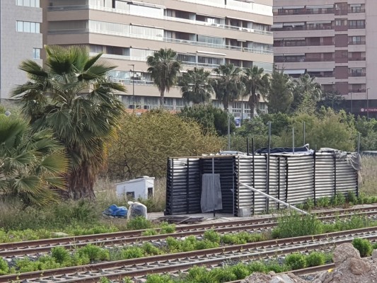 Los vecinos exigen a Transportes la desafección de las vías de Benalúa tras décadas de abandono