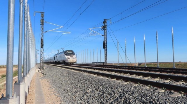 Interrumpidos los trenes entre Comunitat Valenciana y Cataluña de las 11 a las 16 horas por viento