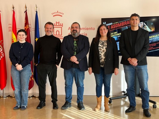 Murcia vuelve a ser escenario de la 'Batalla fílmica': un centenar de 'Jóvenes que asombran' rodarán un corto 'armados' con su móvil