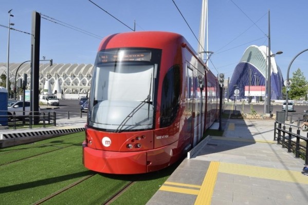 Metrovalencia amplía el domingo la oferta del tranvía para asistir a la Crida de las Fallas