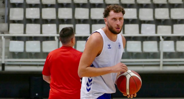 El ala-pívot francés Loic Menuge realizará la pretemporada con el HLA Alicante
