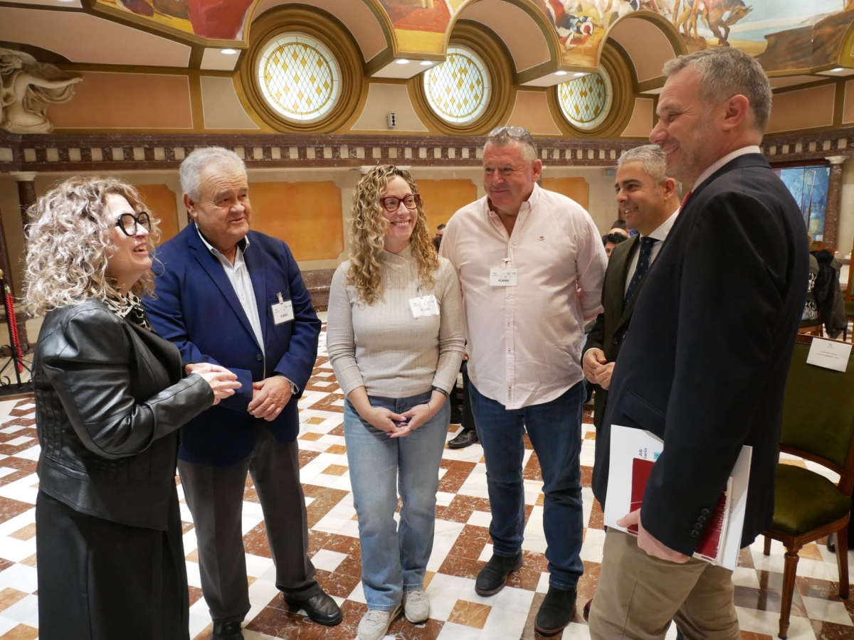 Los diputados del PP Isabel María Sánchez, Jesús Cano y Joaquín Segado, con el alcalde de Totana, Juan Pagán, así como Lidia López y David Cánovas.