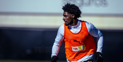 Thierry y Danjuma completan el entrenamiento con el Valencia