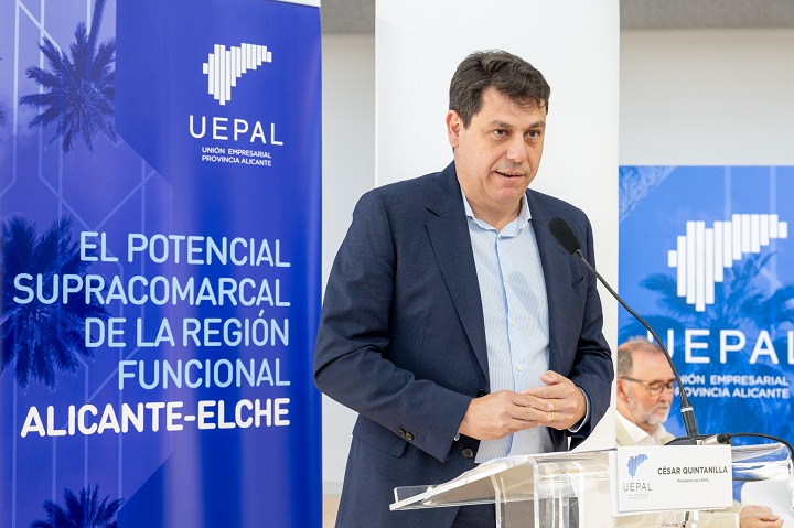 César Quintanilla ya es presidente del Consejo Social de la UA: Jesús Navarro, Pablo Serna, Jordi Azorín y Carmen Berbegal le acompañarán