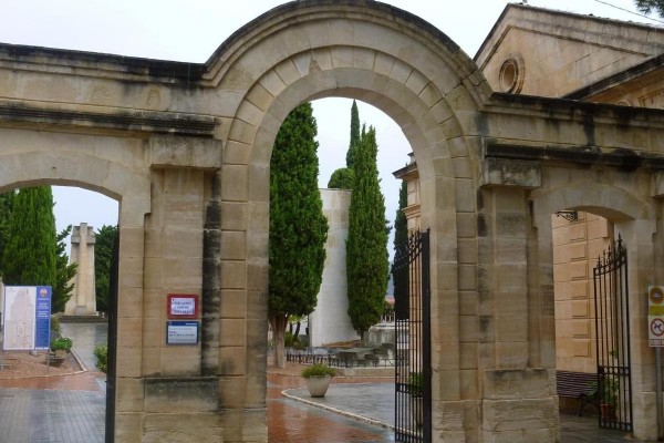 Mejoras en el cementerio de Alcoy: proyectan 168 nichos y reparar el muro a la espera de la ampliación