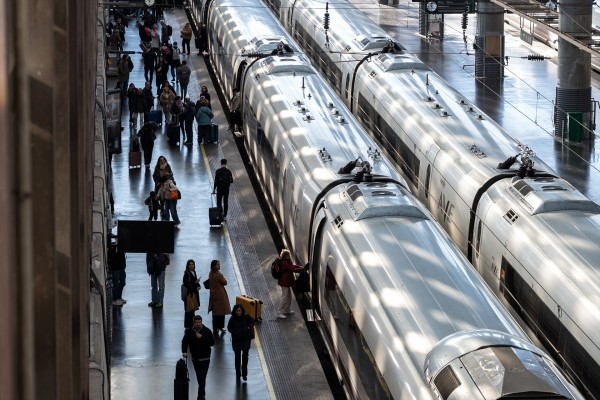 Restablecidos los trenes entre la Comunitat Valenciana y Cataluña tras cincos horas suspendidos por viento