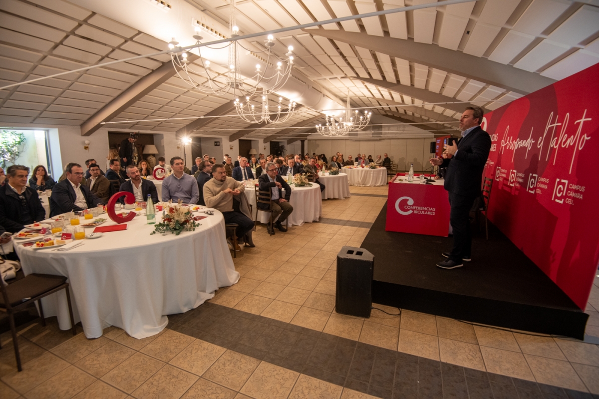 Dimas Gimeno en la Conferencia Circular del Cámara Business Club en Elche. - Foto: RAFA MOLINA Dimas Gimeno en la Conferencia Circular del Cámara Business Club en Elche.