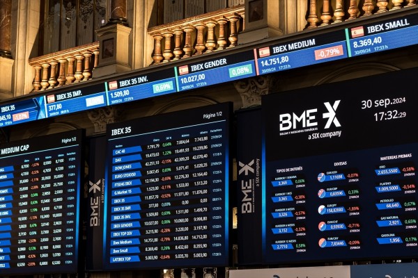 El Ibex 35 se da vuelta en la media sesión y cae un 0,42%, hasta los 17.170 puntos