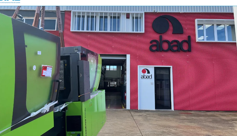 Abad, ibense de inyección de plástico, incorpora maquinaria para moldes más grandes y complejos