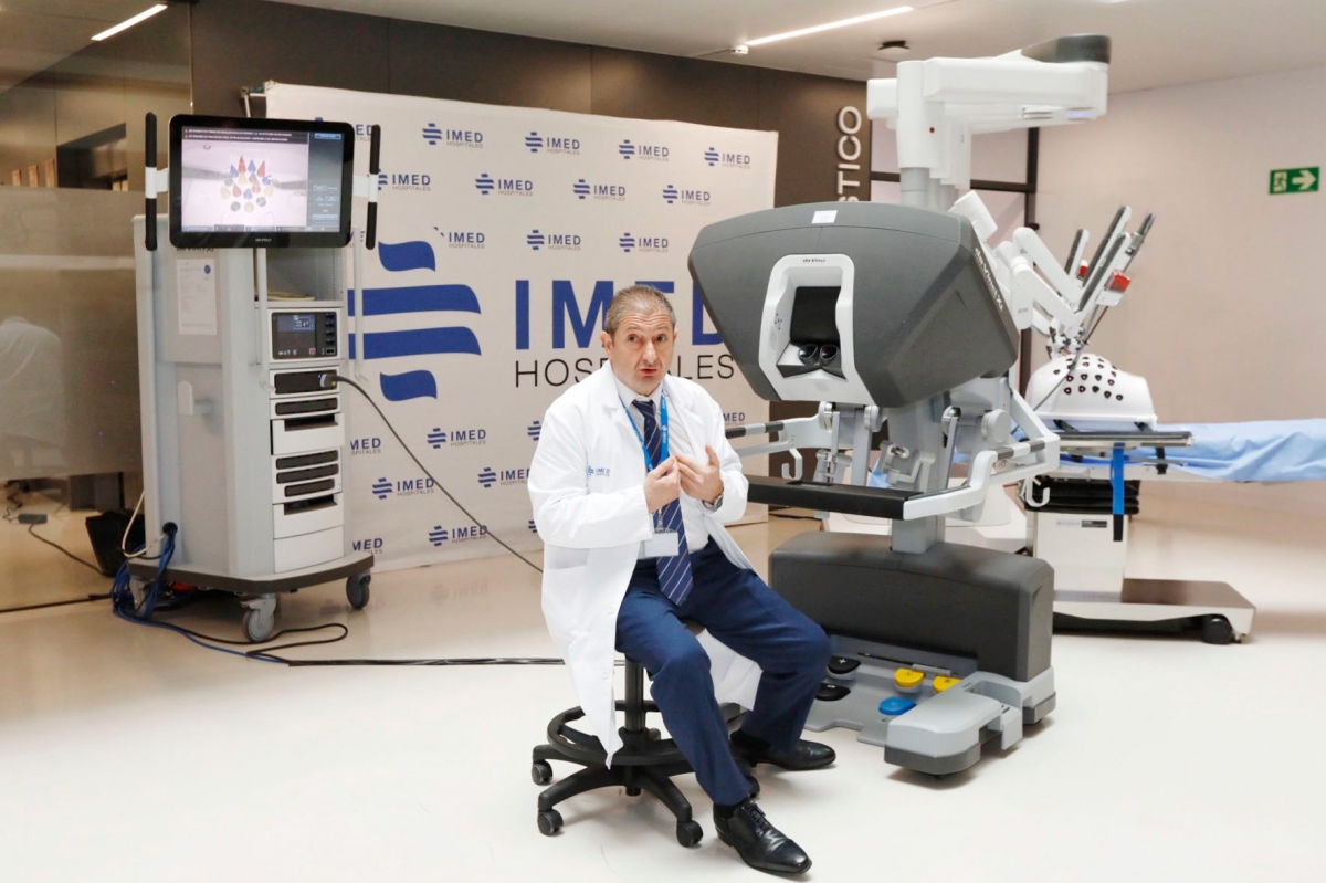El Hospital IMED de Murcia estrena el robot de cirugía Da Vinci, 