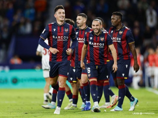 El Levante abre el abanico de ventas mientras encuentra acomodo a Pablo Martínez