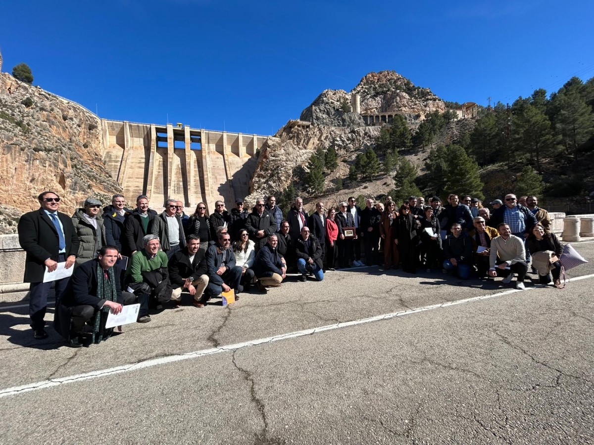 Exposiciónde trabajos durante la visita a Contreras y antigua N-III.