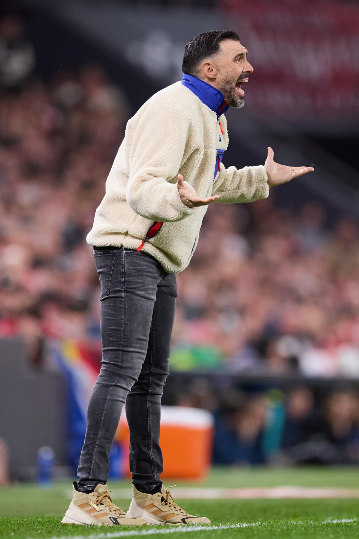 Sarabia cariacontecido en la banda