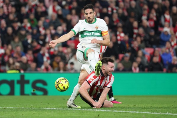 Los árbitros se equivocan con todos los equipos, pero con algunos más que con otros y el Elche CF lo sufre