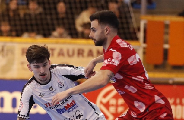 ElPozo alivia la pena de la Copa con una remontada en Galicia y sigue arriba en la Liga