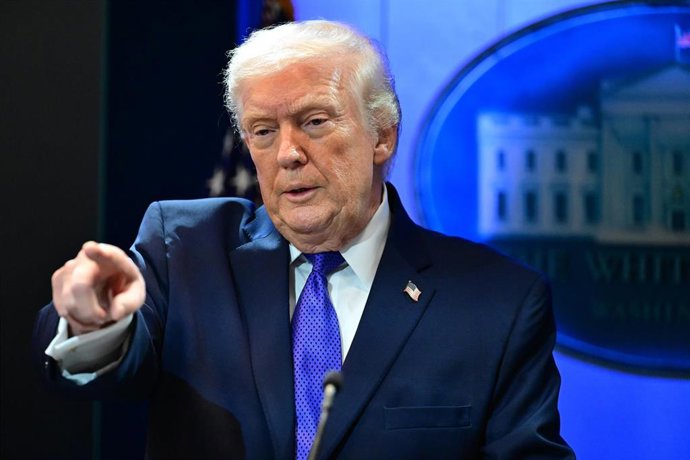 Trump amenaza con subir aranceles a países que decidan 