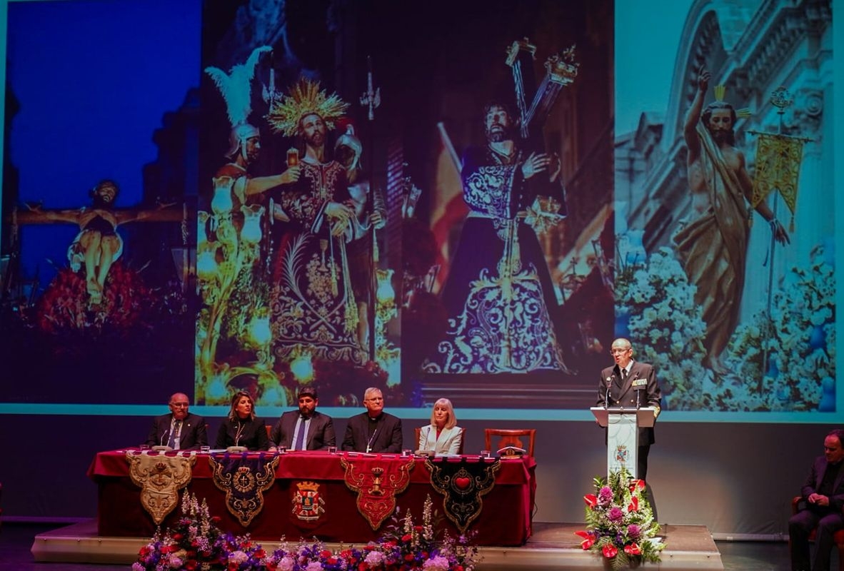Acto del pregón de Semana Santa 2026 de Cartagena a cargo de Pedro Luis de la Puente. - Foto: AYTO Acto del pregón de Semana Santa 2026 de Cartagena a cargo de Pedro Luis de la Puente.