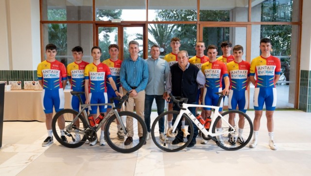 La Peña Ciclista Benicàssim inicia una nueva etapa con el respaldo institucional y empresarial