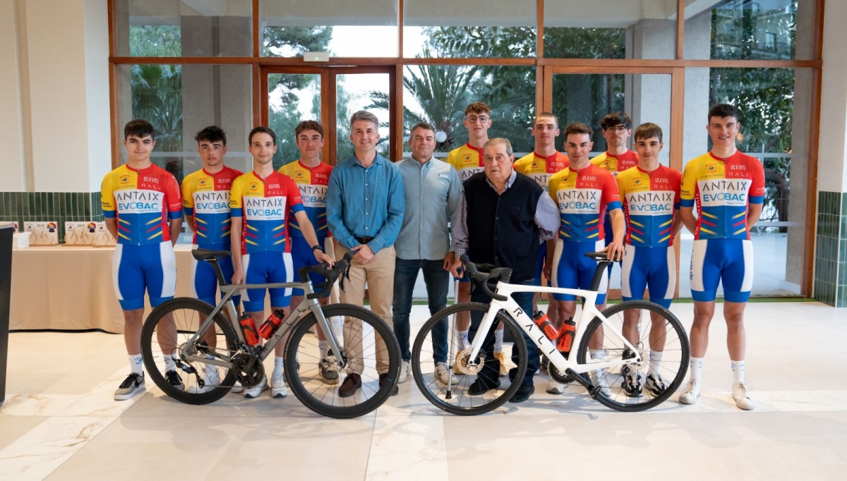 La Peña Ciclista Benicàssim inicia una nueva etapa con el respaldo institucional y empresarial