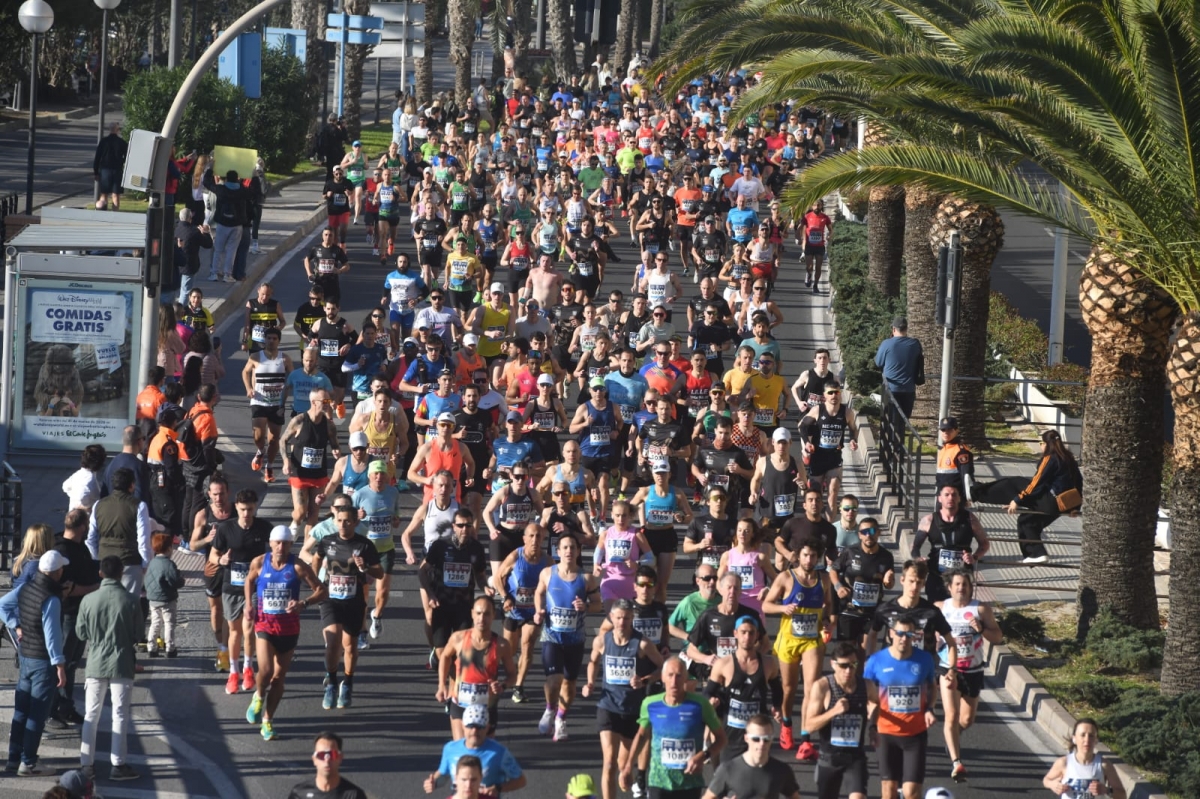 El alemán Becker y la inglesa O’Dean ganan y baten el récord de la Media Maratón Alicante