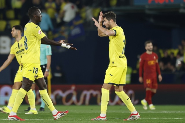 La sanción de Comesaña obliga al Villarreal a cambiar el centro del campo frente al Oviedo