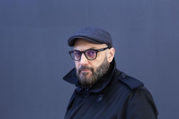 El escritor Miguel Ángel Hernández conecta escritura y escultura en el IVAM