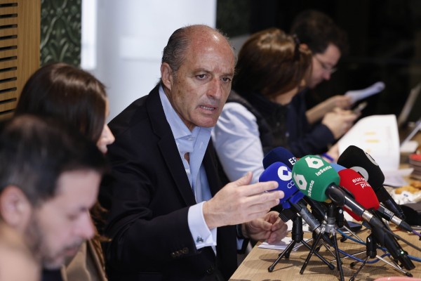 Compromis denuncia que Camps gastó 15.000 euros en 2025 en combustible de su coche oficial como expresidente