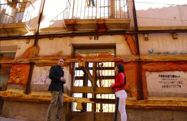 Lorca subasta tres solares privados en el casco histórico y expropia dos parcelas en San Cristóbal para crear una zona verde