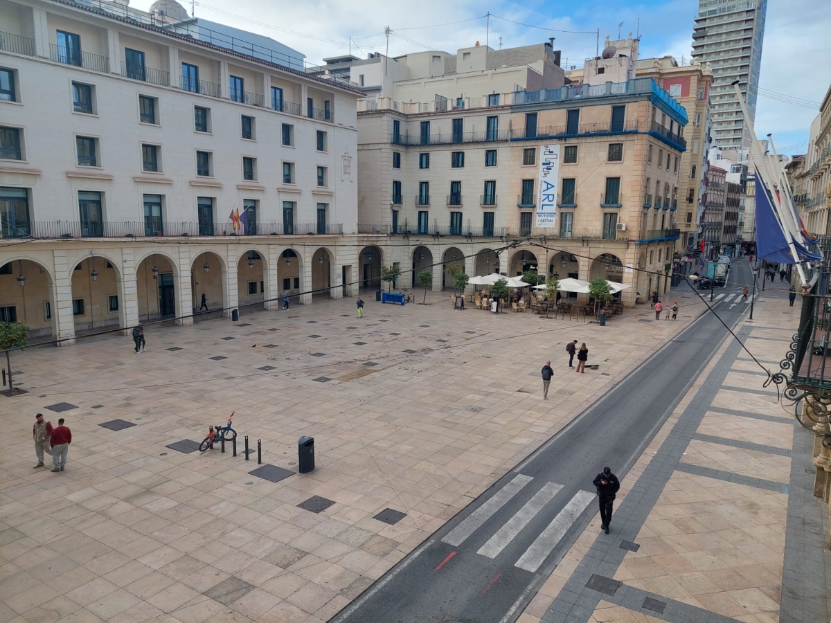Alicante preadjudica los estudios para peatonalizar la Plaza del Ayuntamiento