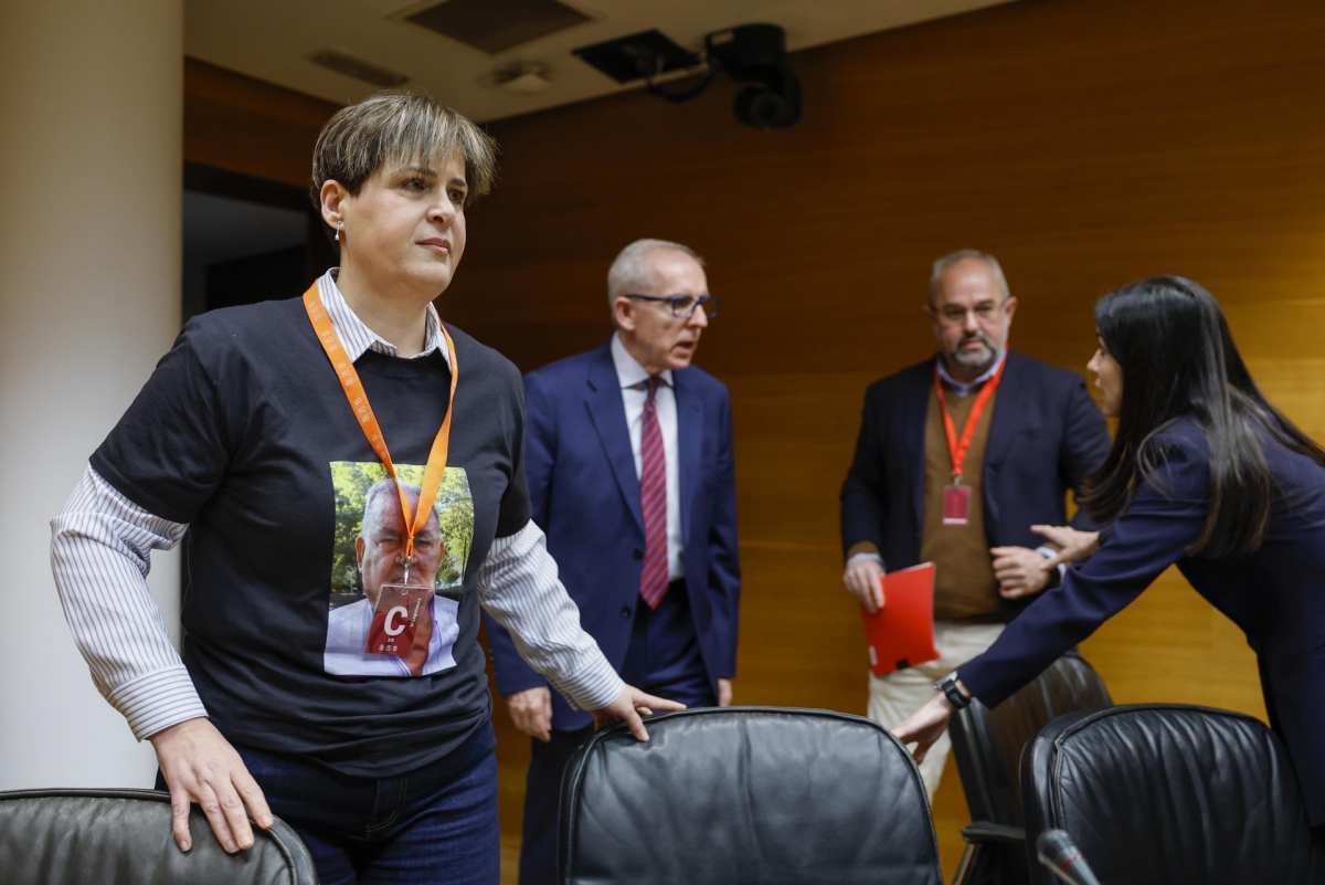 Las víctimas de la Dana lamentan en Les Corts que la descoordinación agravó la tragedia