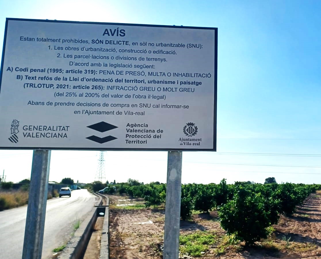 Vila-real adverteix amb cartells del delicte que suposa construir en sòl no urbanitzable 