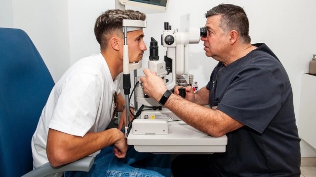 Iván Romero sufre una erosión ocular pero llegará a tiempo ante el Alavés