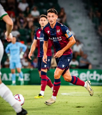El Levante sigue a vueltas con la venta de Pablo Martínez
