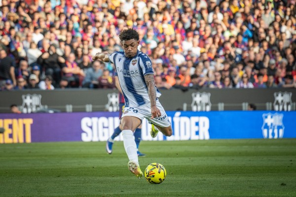 El Levante y el Alavés se reparten las victorias en el Ciutat: dos para cada uno