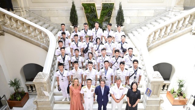 El puerto de València recibe al buque escuela de la armada japonesa por primera vez
