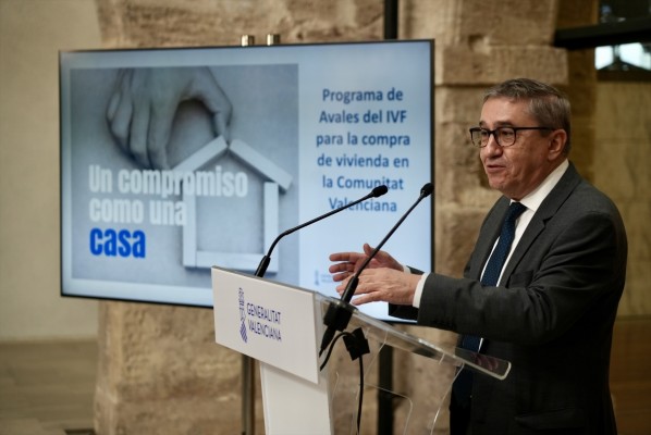 Rovira atribuye al alivio fiscal para ciudadanos y empresas el dinamismo de la Comunitat