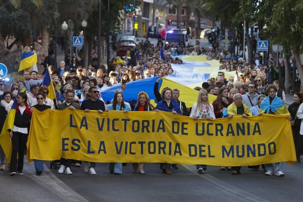 La comunidad ucraniana se manfiesta contra la guerra en Alicante, capital de la diáspora 