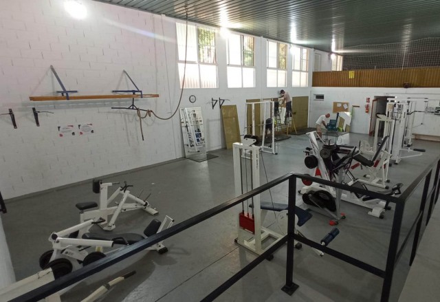 Almenara lleva a cabo la mejora del gimnasio municipal para su reapertura en septiembre 