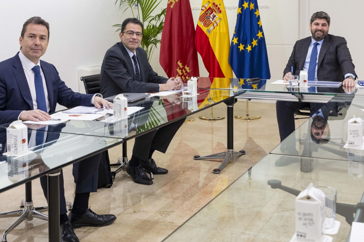 BBVA se reúne con Fernando López Miras.