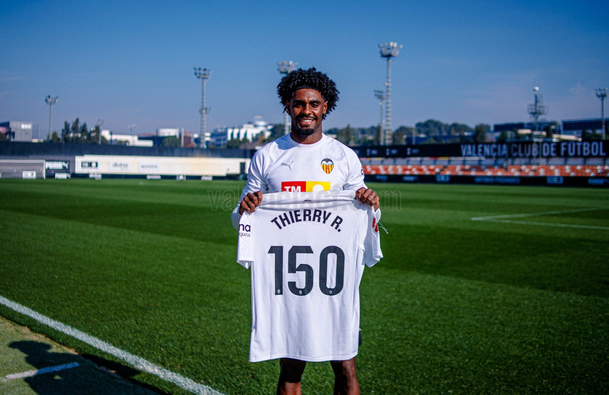 Thierry Rendall supera los 150 partidos oficiales con el Valencia CF