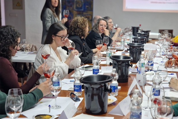 Cata a ciegas, pros y contras