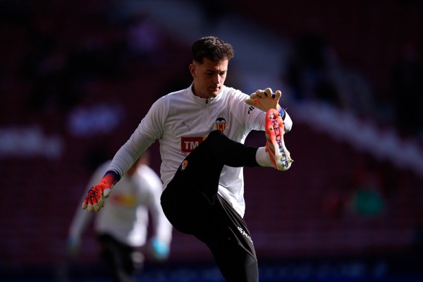 Julen Agirrezabala vuelve a entrenar casi dos meses después
