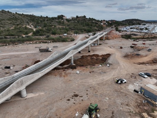 La línea C3, un año y medio después de la Dana: los trenes siguen sin completar el trayecto hasta Utiel