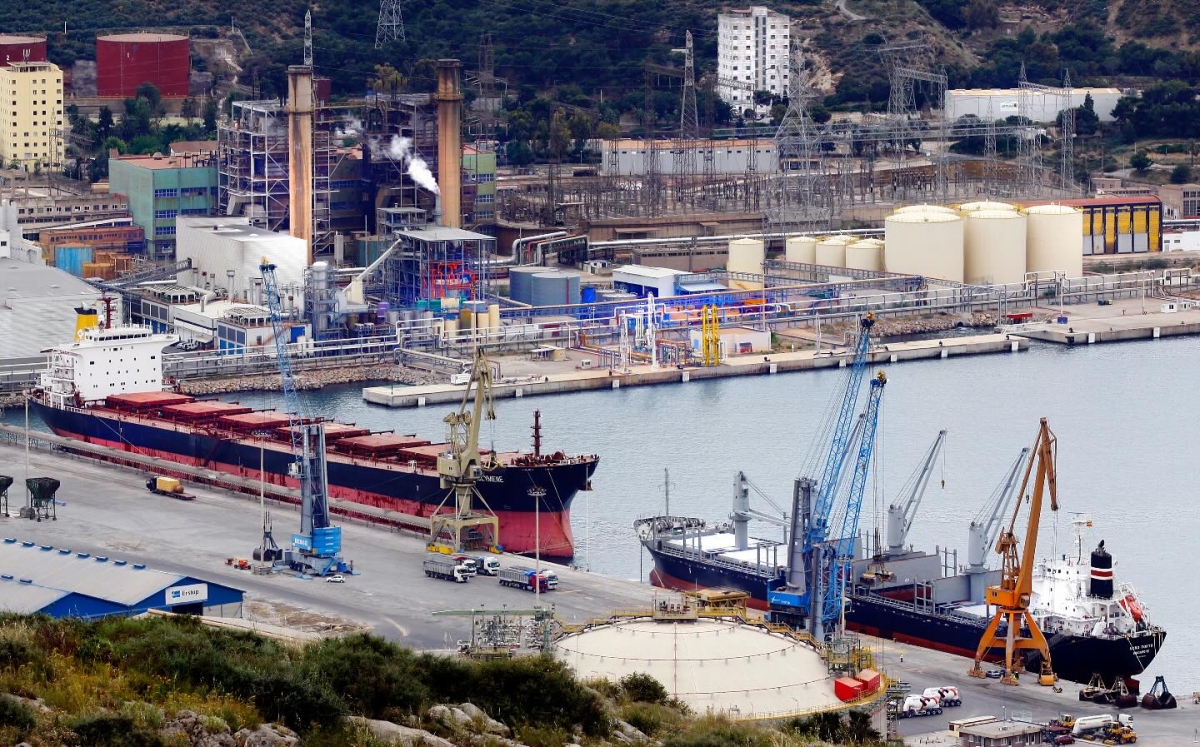 Menos crudo, más cereal: así comienza el año el Puerto de Cartagena
