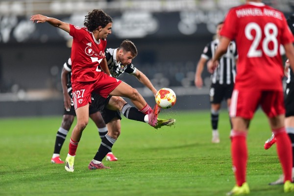El Efesé logra su tercer triunfo seguido, segundo con Íñigo Vélez, y vuelve a zona de promoción de ascenso