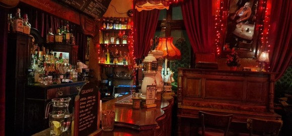 Por Cracovia, de bar en restorán y que corra el champán