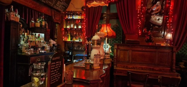 Por Cracovia, de bar en restorán y que corra el champán