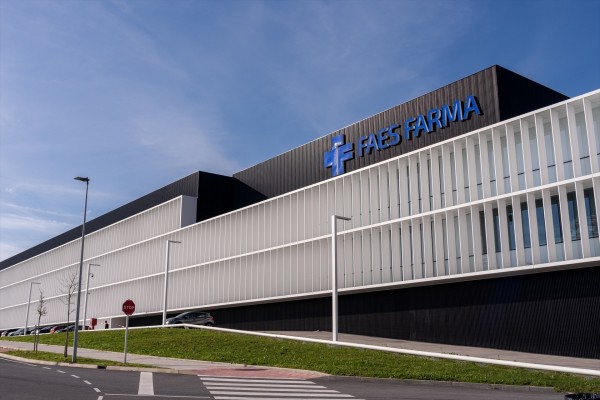 Faes Farma gana 80 millones en 2025, un 28,3% menos, y anuncia dividendo complementario de 0,087 euros
