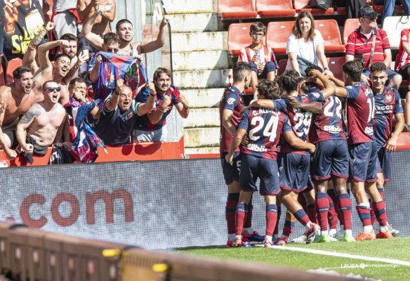 El Levante se inscribe a la esperanza en Gijón  